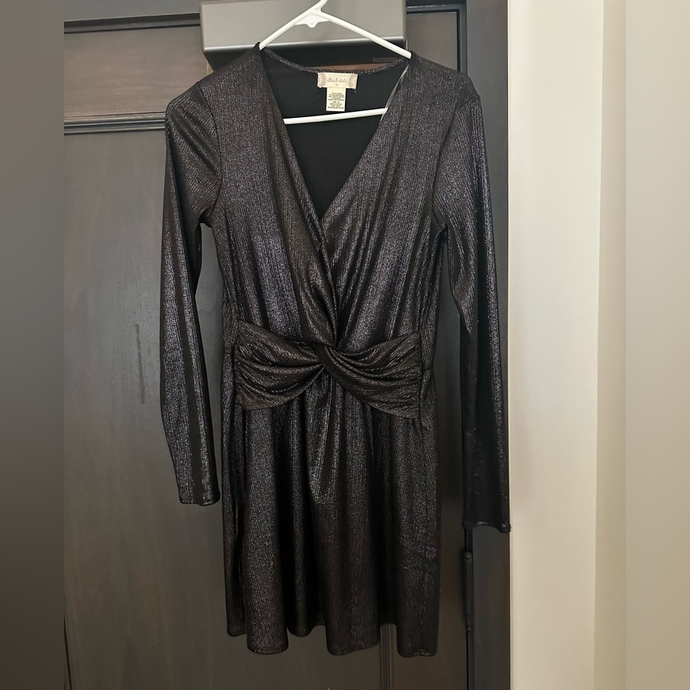 A-line long sleeve dress that cinches at the waist